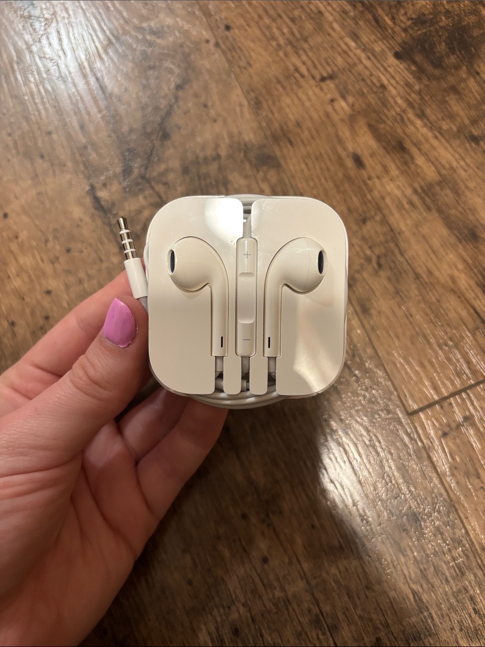 Apple White Earbud Headphones with 3.5mm Jack